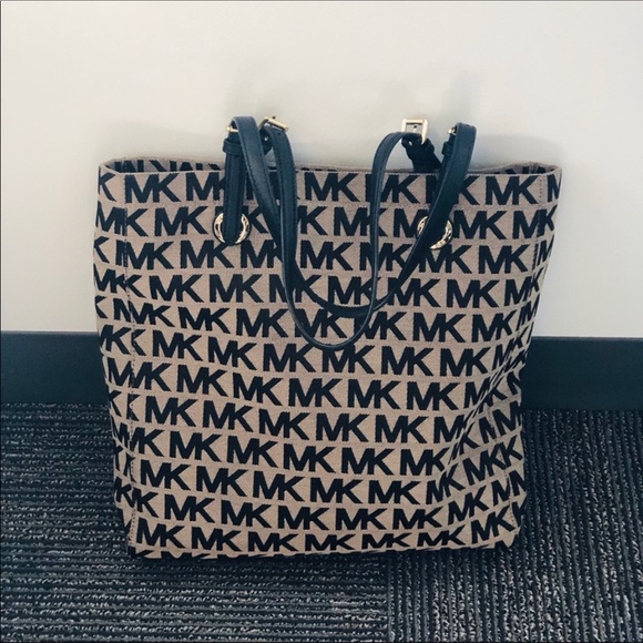 Michael Kors Handbags - Michael Kors Tote